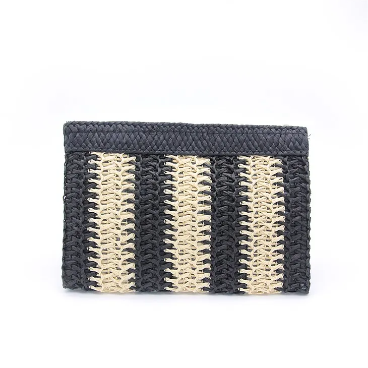 Μαύρη μικρή τσάντα με βελονάκι