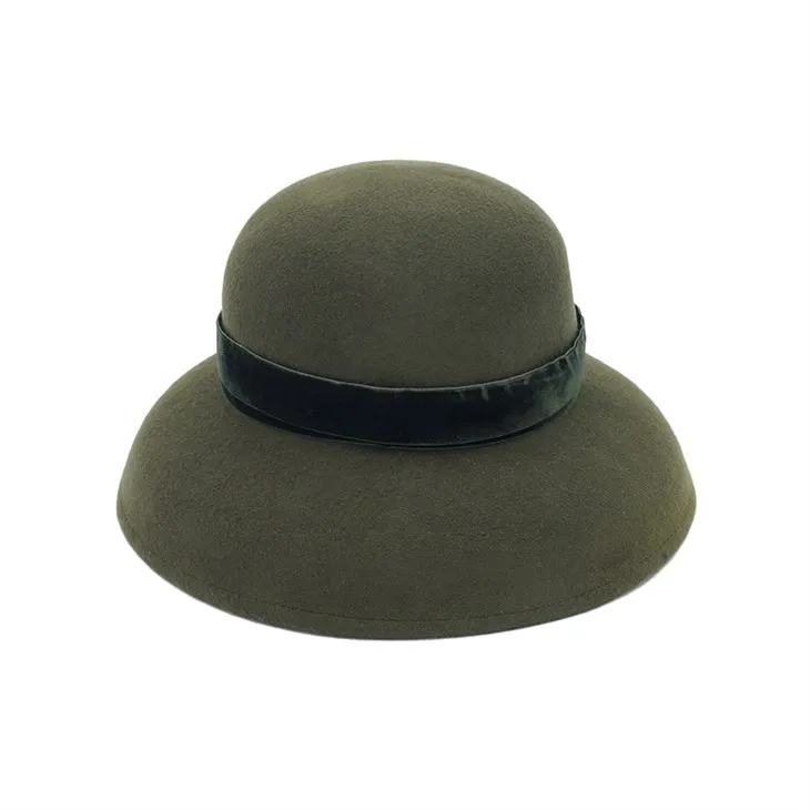 Μαυροπράσινα μάλλινα καπέλα