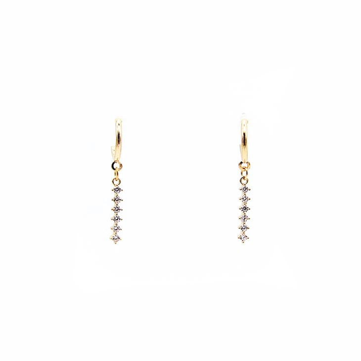 Κομψά καρφωτά σκουλαρίκια