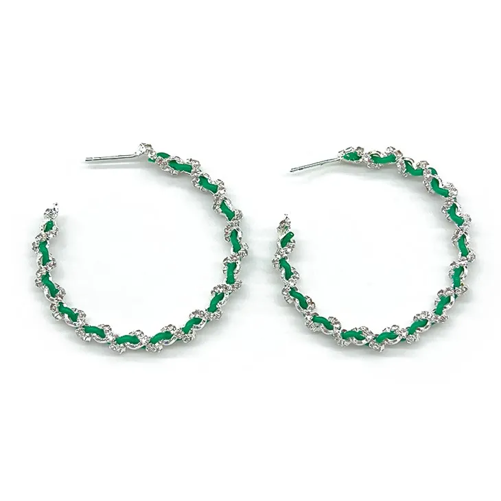 Πράσινο σκουλαρίκι με υφή πολύτιμων λίθων